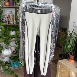 ALO Leggings. Size XS. Excellent Condition.